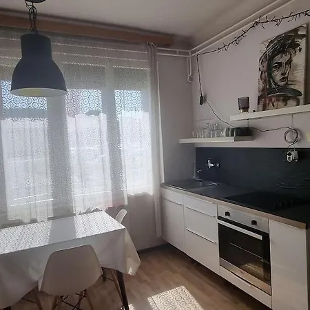 Cosy 2 With Vibe, For Up To 4